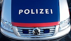  ORF.at/Martin Hieslmair, Motorhaube eines Polizeiautos