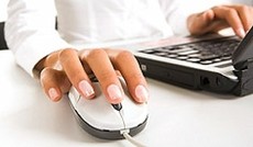  Fotolia/pressmaster, Hand auf Computermaus