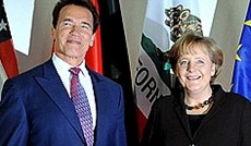  APA/EPA/Jochen Lubeke, Schwarzenegger und Merkel erffnen die CEBIT 2009