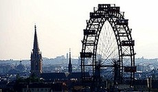  Fotolia/Franz Pfluegl, Silhouette von Wien mit dem Riesenrad