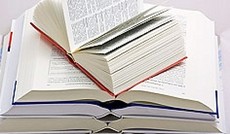 � Fotolia/Steven Pawellek, mehrere �bereinandergestapelte Nachschlagewerke