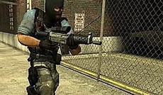  Bild: Steam, Screenshot aus Counterstrike, der eine Spielfigur mit Maschinengewehr zeigt.