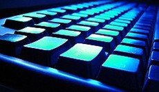  Fotolia/Emin Ozkan, Computer-Tastatur grn beleuchtet