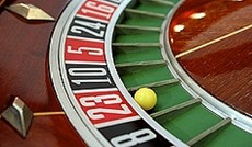  Fotolia/ADT, Roulette-Tisch mit Kugel