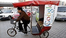  AP/Greg Baker, Cyclo-Fahrer in China mit Google-Werbeaufschrift.