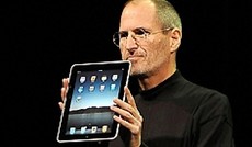  APA/EPA/John G. Mabanglo, Steve Jobs zeigt das iPad