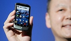  APA/EPA/Robert Galbraith, HTC-Chef Peter Chou zeigt das Nexus One