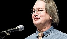  transmediale/Jonathan Grge, Bruce Sterling hlt einen Vortrag